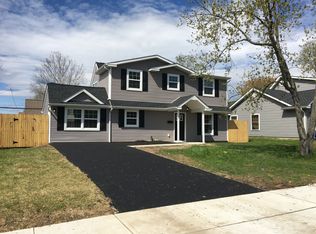 15 Grapevine Rd, Levittown, PA 19057