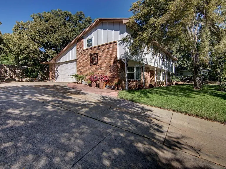 1202 Tanglewood Trl — Photo 3