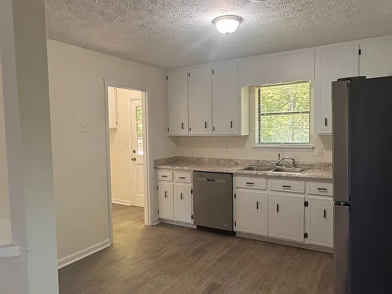 1120 Sweetwater Circle — Photo 3