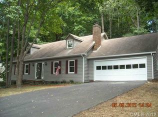 5440 Gunpowder Dr, Hickory, NC 28601