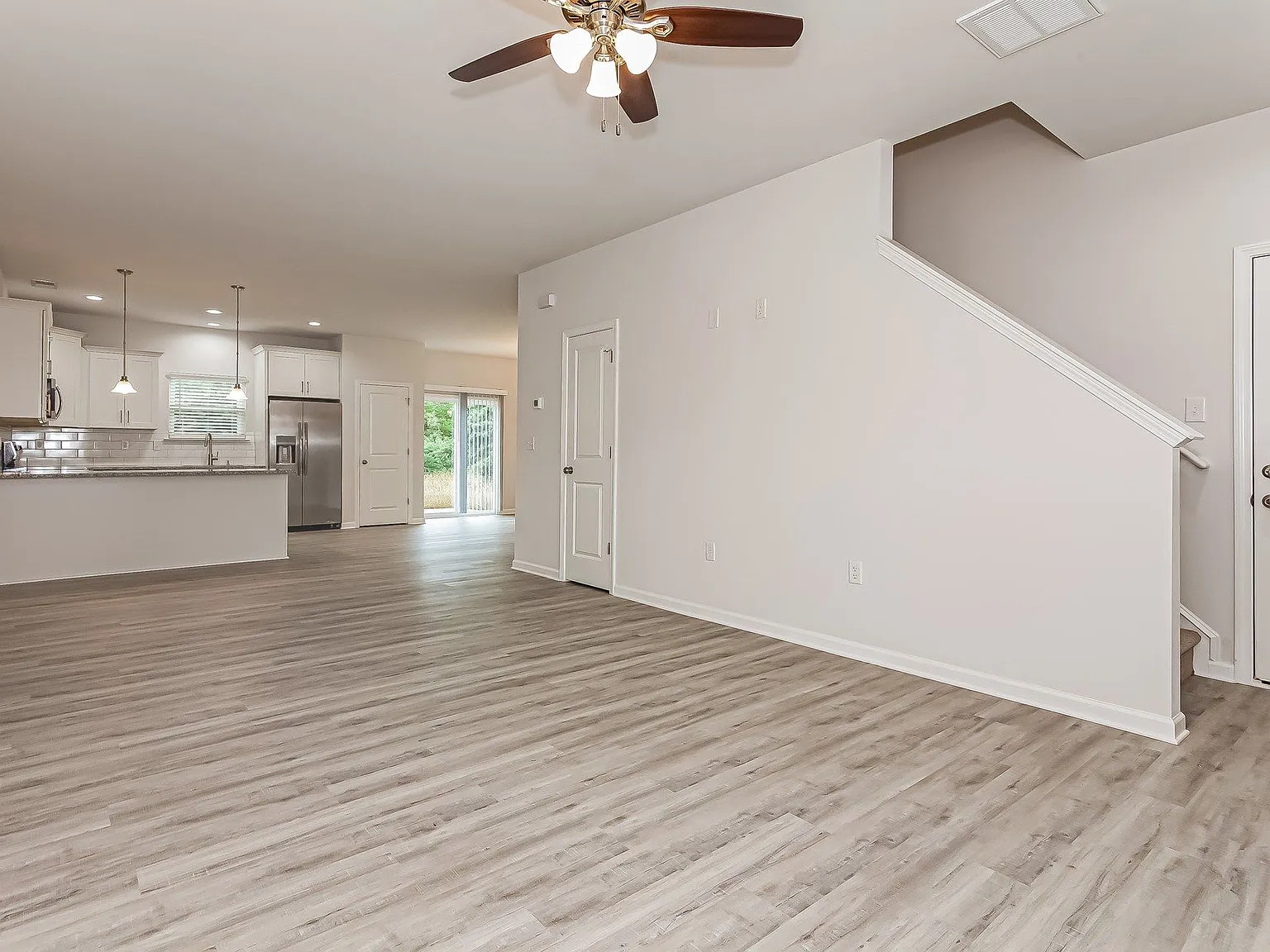 4 bed, 2.5 bath, 1865 sqft, $2,245 — Photo 2