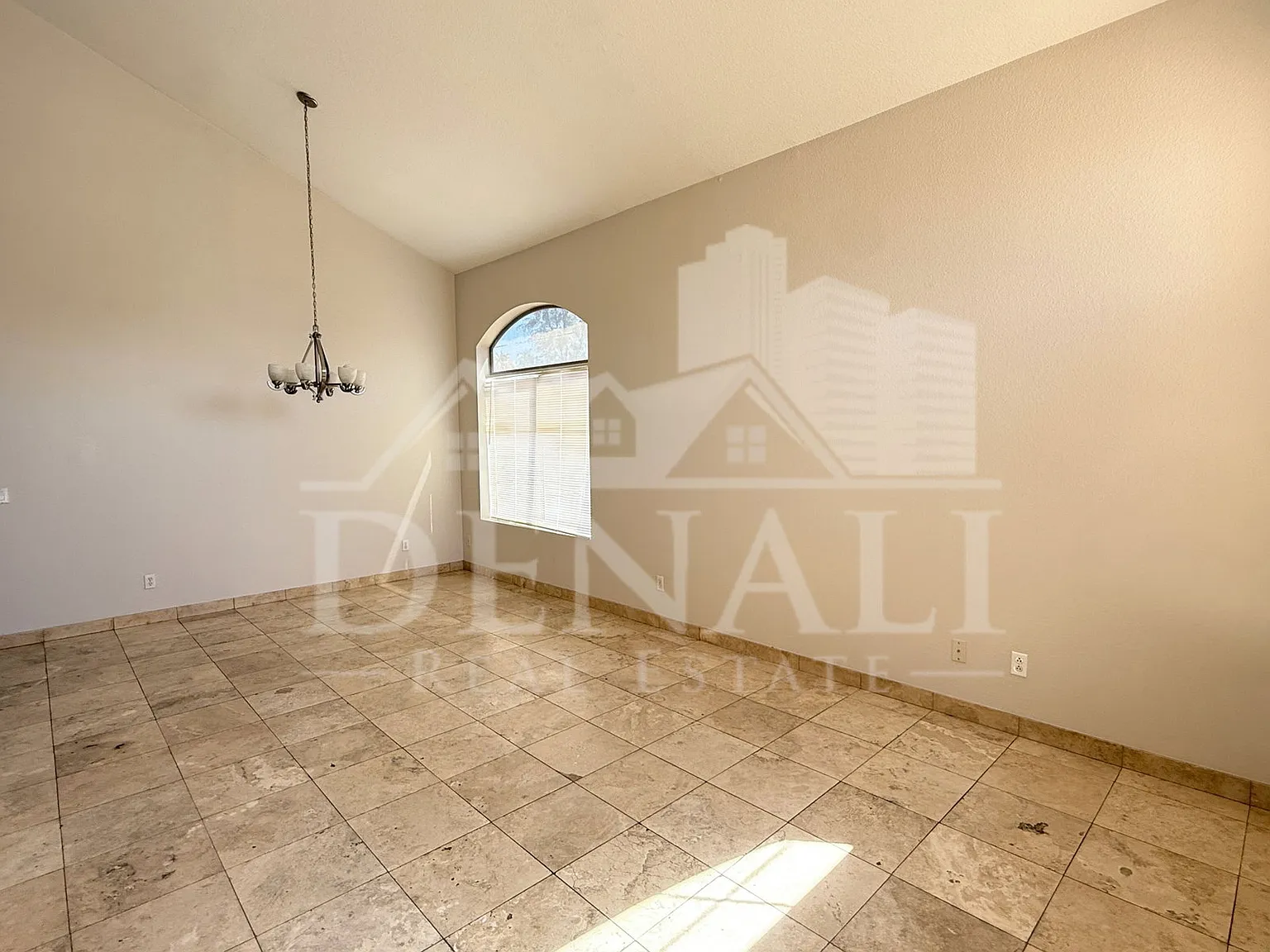 5 bed, 3.0 bath, 2053 sqft, $2,595 — Photo 2