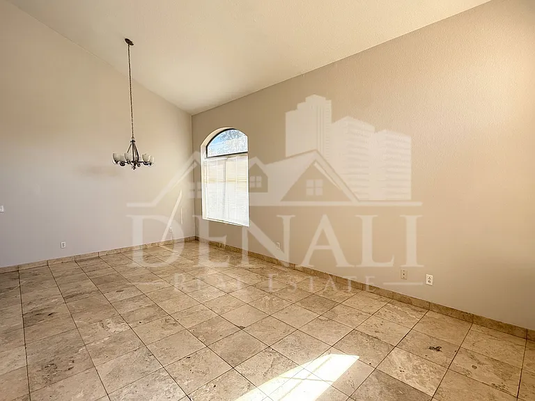 1274 W Sparrow Ct — Photo 2