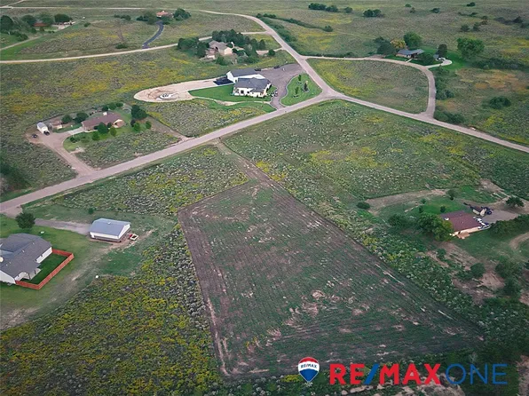 825 S Wilderness Rd, Garden City, KS 67846