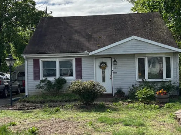 16 Glen Hills Road, Meriden, CT 06451