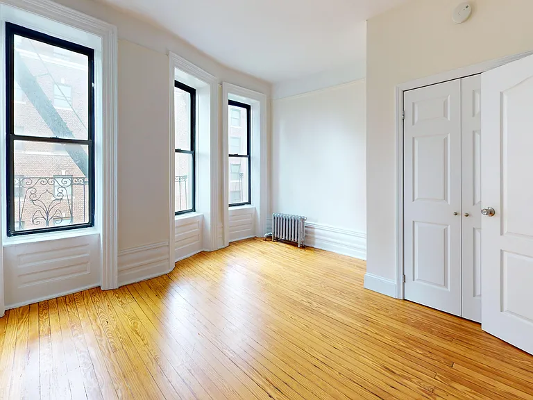 229 E 12th St #65 — Photo 3