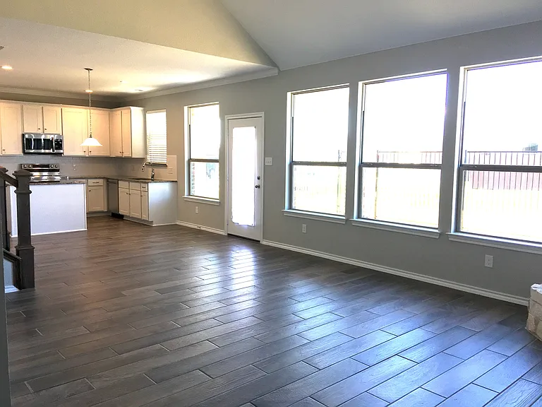601 Long Prairie Dr — Photo 3