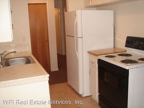 3rd image of 5029 Roosevelt Way NE #8766013
