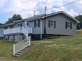25 Fox Ln, Glen Dale, WV 26038