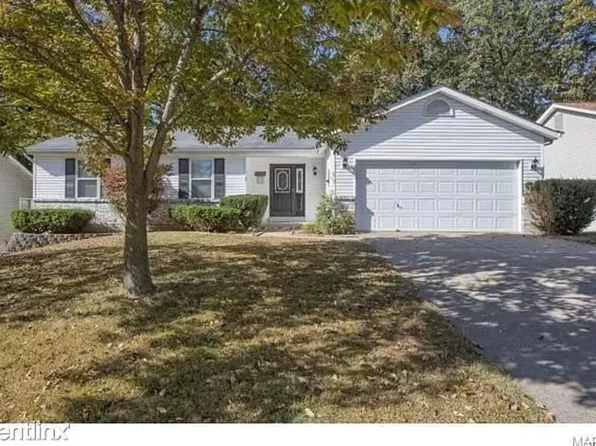 879 Hardcastle Dr, O'Fallon, MO 63366