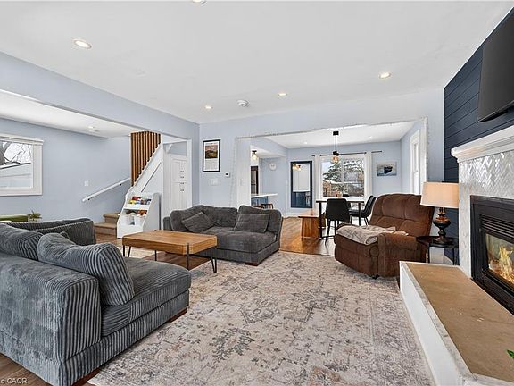 2nd image of 69 Lillian Pl