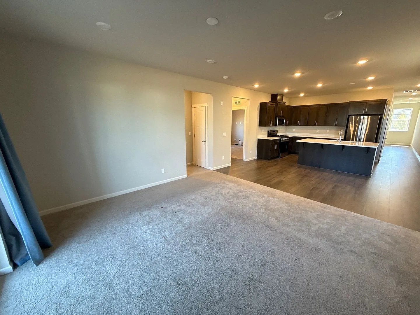 3 bed, 2.0 bath, 1495 sqft, $2,345 — Photo 3
