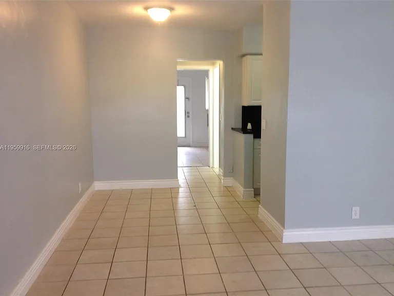280 SW 11th Ave #5 — Photo 8