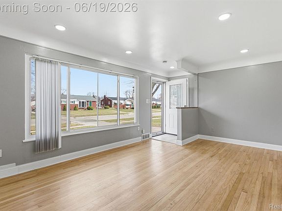 5th image of 25317 Wagner Ave