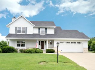 W143N10671 Magnolia Dr, Germantown, WI 53022
