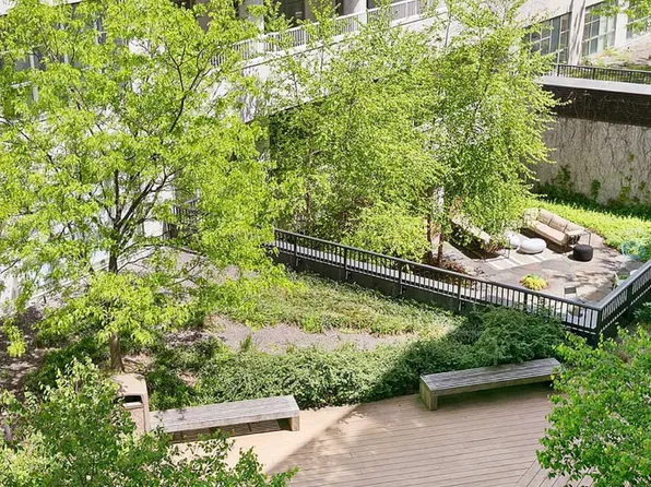 184 Kent Avenue image 17 of 19