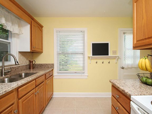 4th image of 2748 Lansing Dr SW