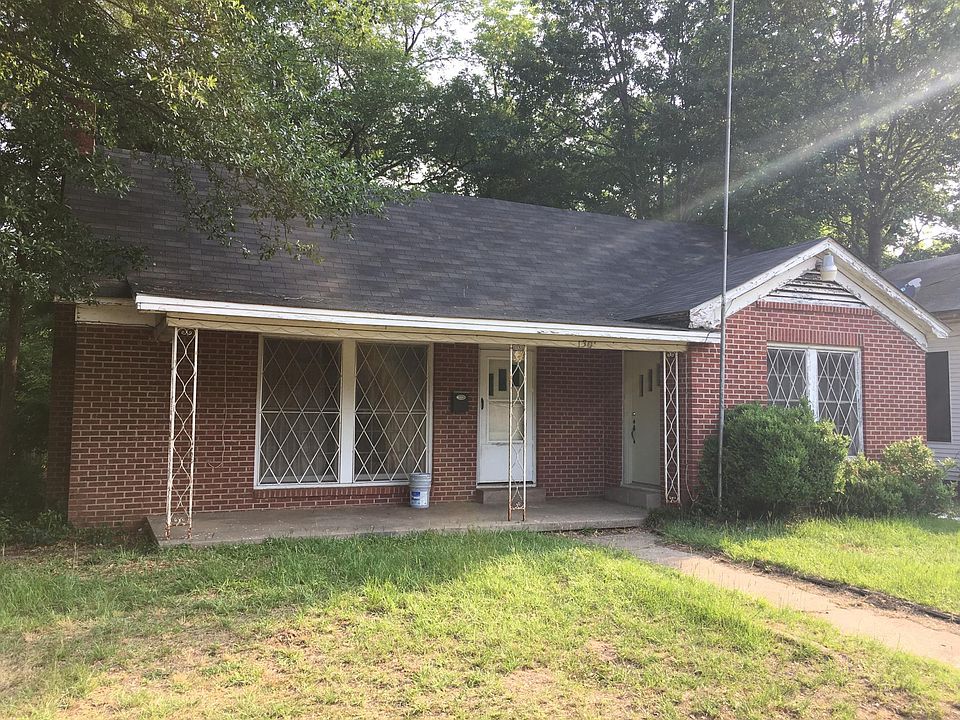 1st image of 1301 E Fannin St
