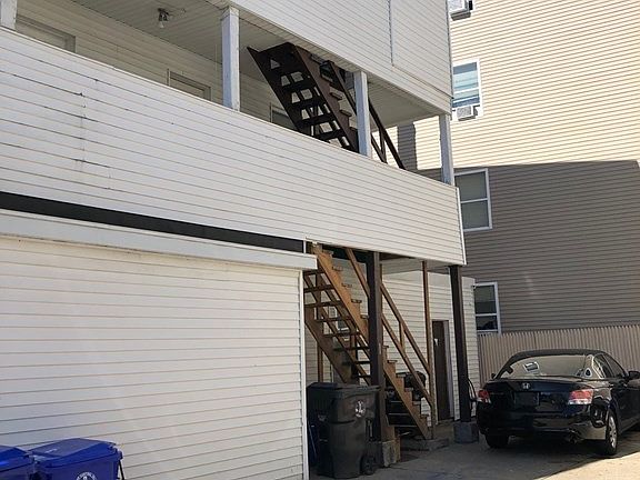 4th image of 883-889 Dexter St