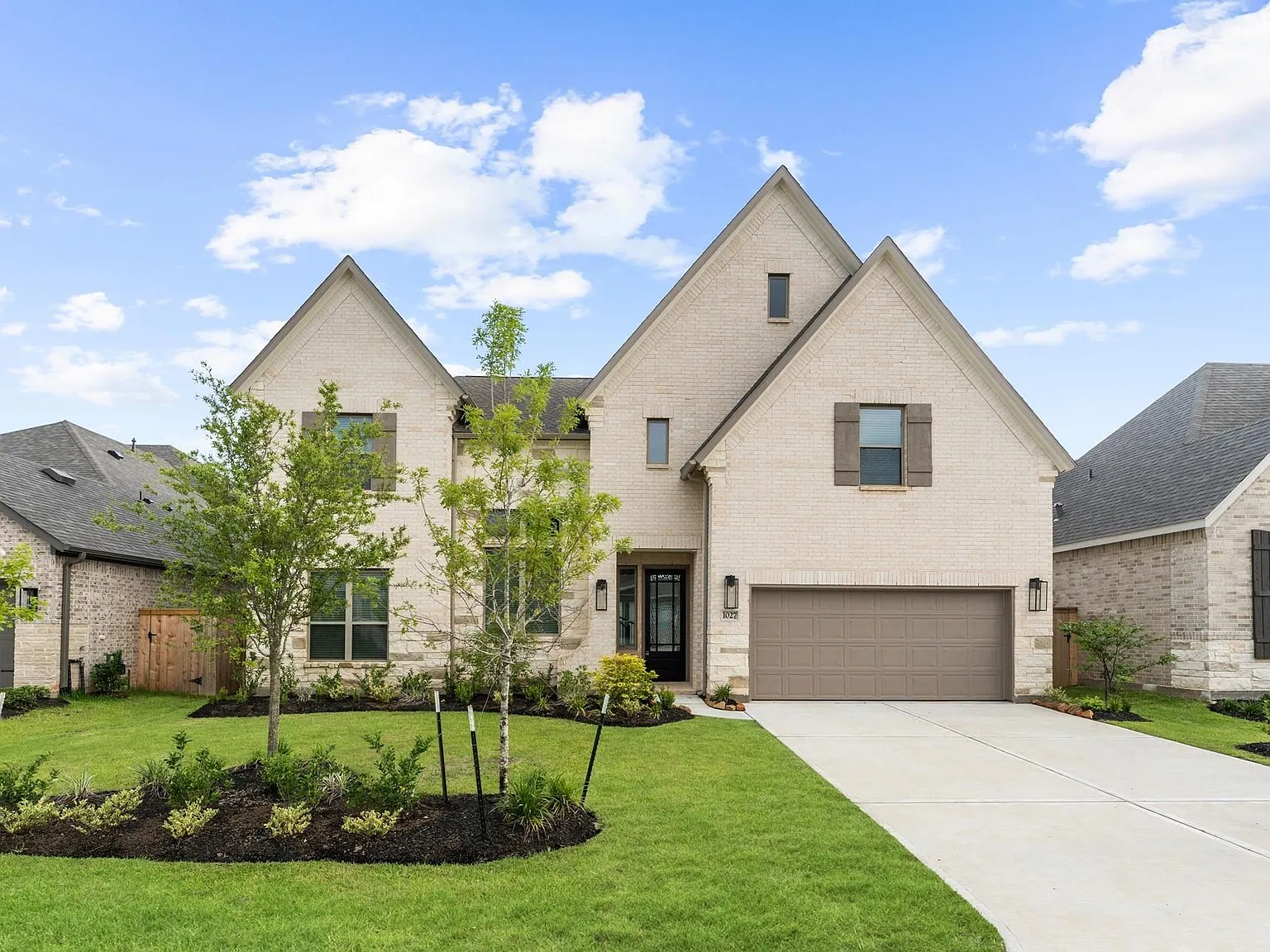 5 bed, 4.5 bath, 3800 sqft, $3,950 — Photo 1