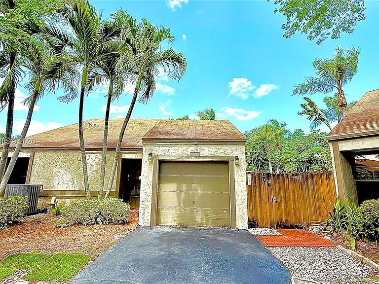 7531 SW 95th Pl — Photo 1