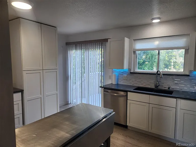 9225 Clermont Dr — Photo 13