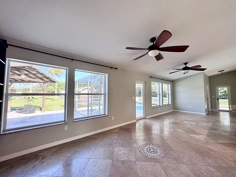 625 N Jackson Rd — Photo 11