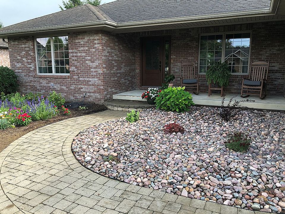 1st image of 725 E Woodside Dr
