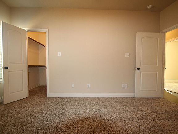 4th image of 3217-3219 Karen St