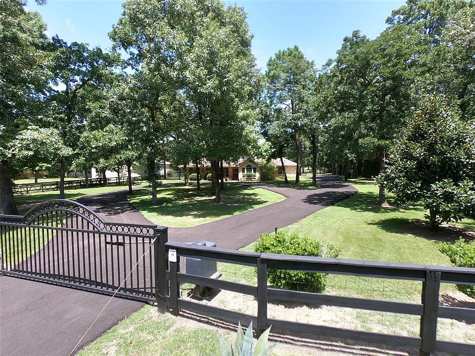 1st image of 25407 Holly Oaks Ct