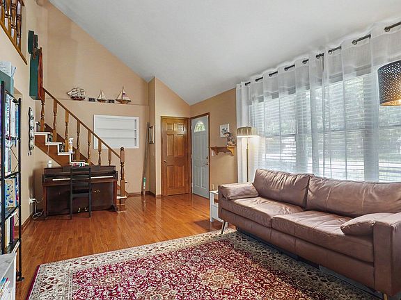 4th image of 2139 Deerwood Dr