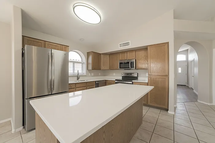 9542 W Potter Dr — Photo 5