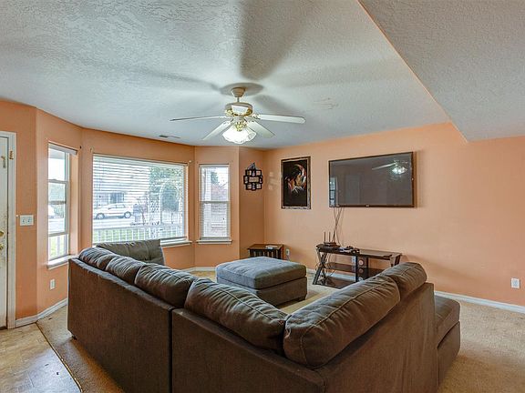5th image of 920 N Owen Ave