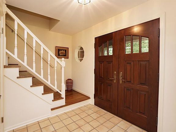 3rd image of 347 Circlewood Ln
