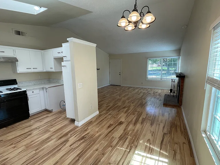 12697 Saffron Ct — Photo 4
