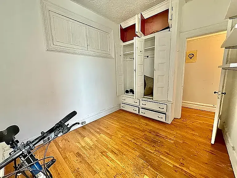 666 Park Pl #2R — Photo 10