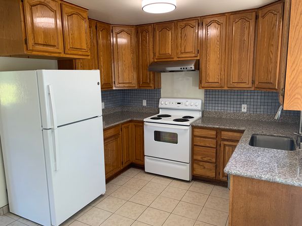 131 Carlton Ave APT 3