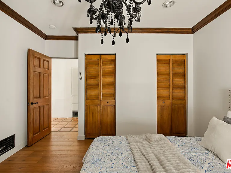 1407 N Beverly Dr — Photo 26