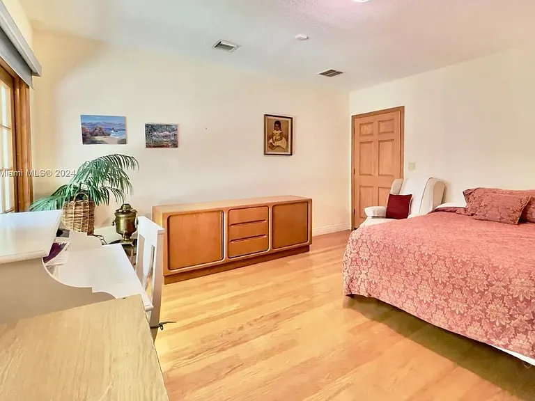 5800 SW 33rd Ave — Photo 13