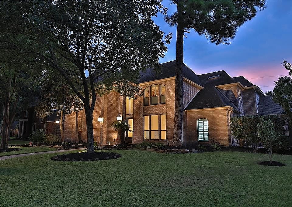 GREAT CORNER LOCATION ON COVETED STREET - Stewarts Grove is one of the coveted street in Champion Forest with similar large custom homes.