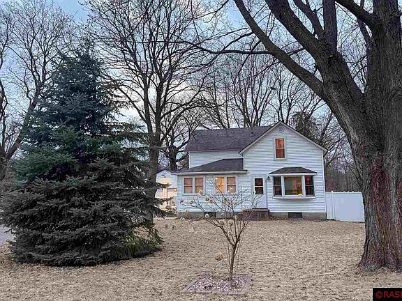 3rd image of 164 Monks Ave
