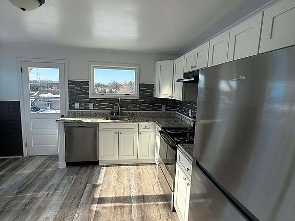 2nd image of 3724 Walnut St #B