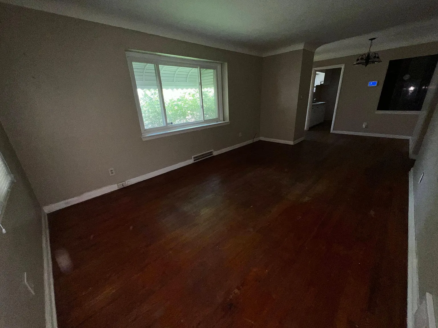 2 bed, 890 sqft, $1,075 — Photo 2