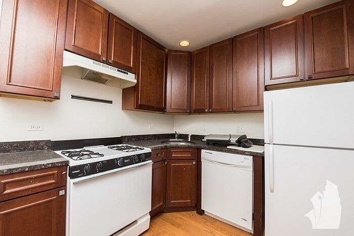 1st image of 1249 W Henderson St #X3