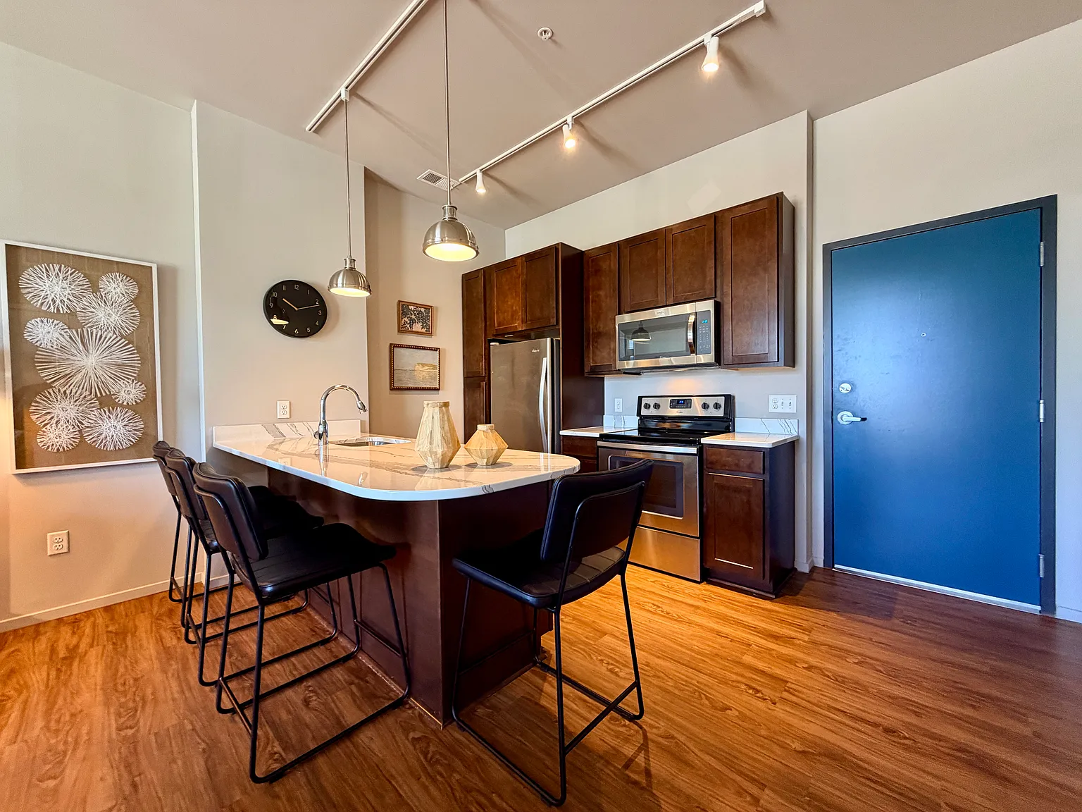 Breakers Apartments — Photo 2