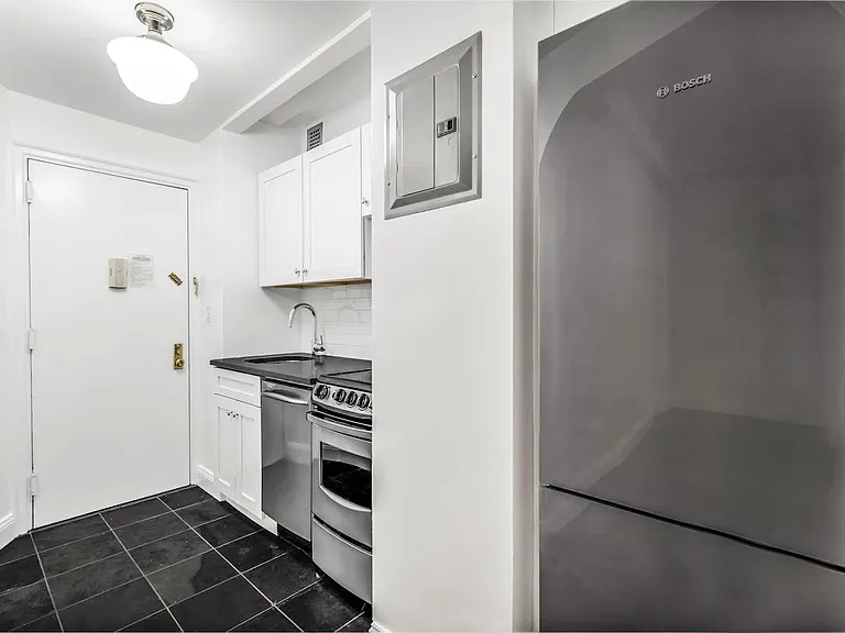 307 E 44th St #721 — Photo 5