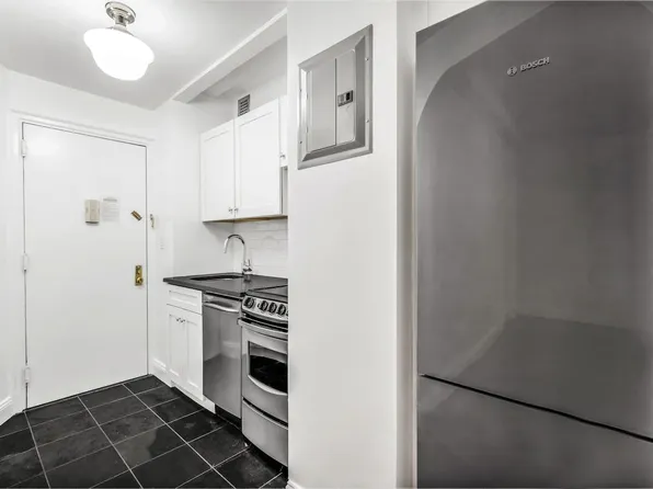 307 East 44th Street image 1 of 15