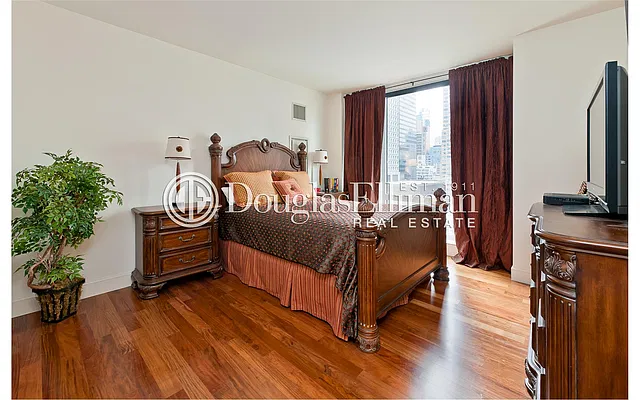 Rented by Douglas Elliman | media 28
