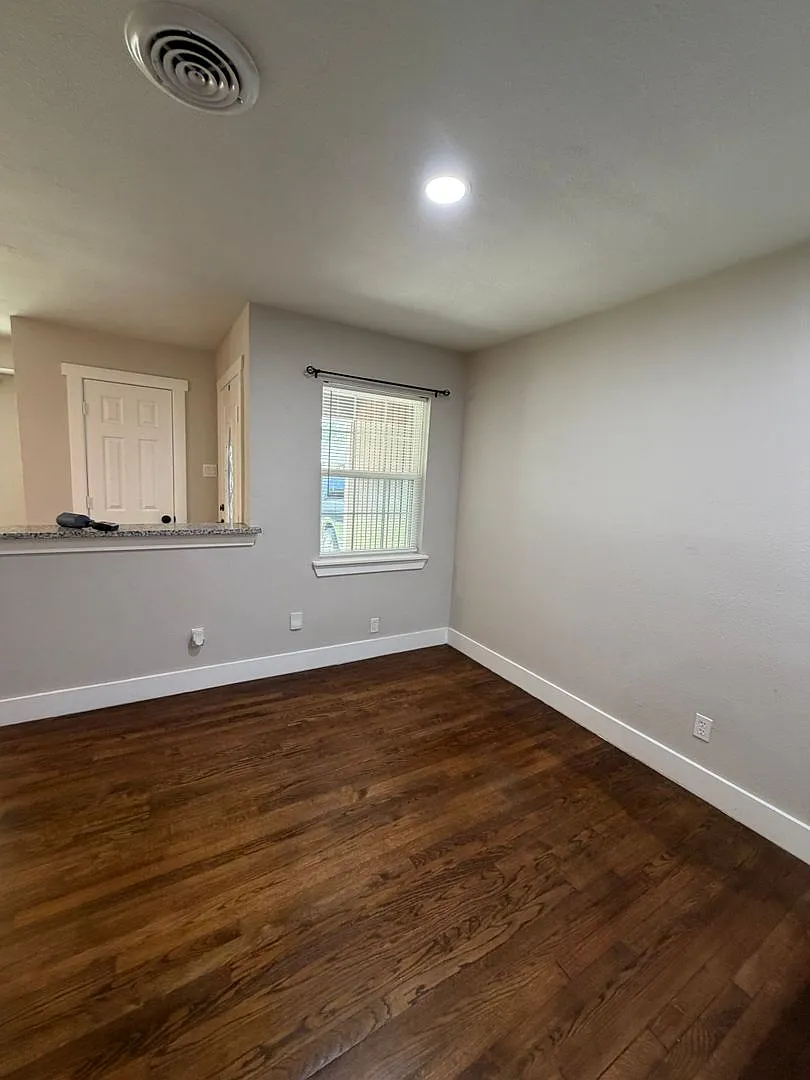 Beautifully remodeled 3bedroom, 2bath — Photo 3