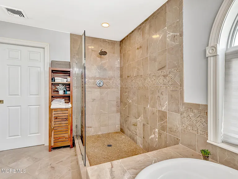 1814 Briarwood Ter — Photo 23